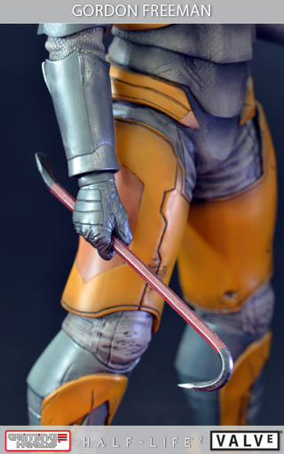 Illustration for article titled Giant 20-Inch Gordon Freeman Statue Keeps Headcrabs Off Your Bookshelf